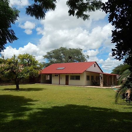 Отель Dornhuegel Guestfarm Grootfontein Экстерьер фото