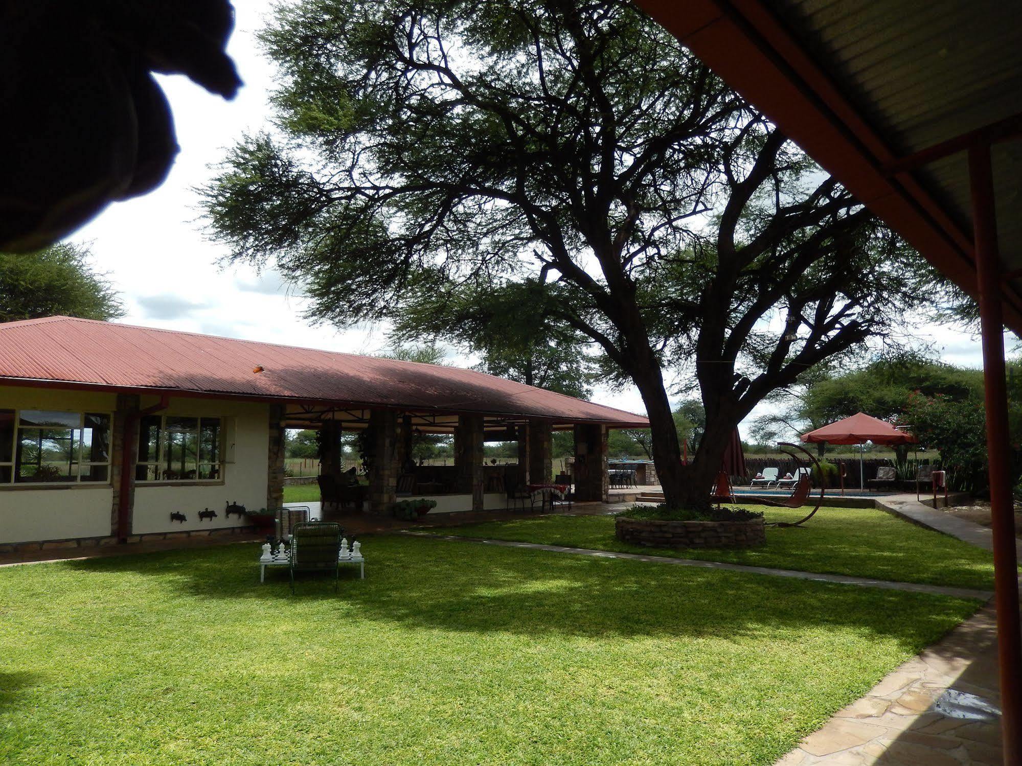 Отель Dornhuegel Guestfarm Grootfontein Экстерьер фото