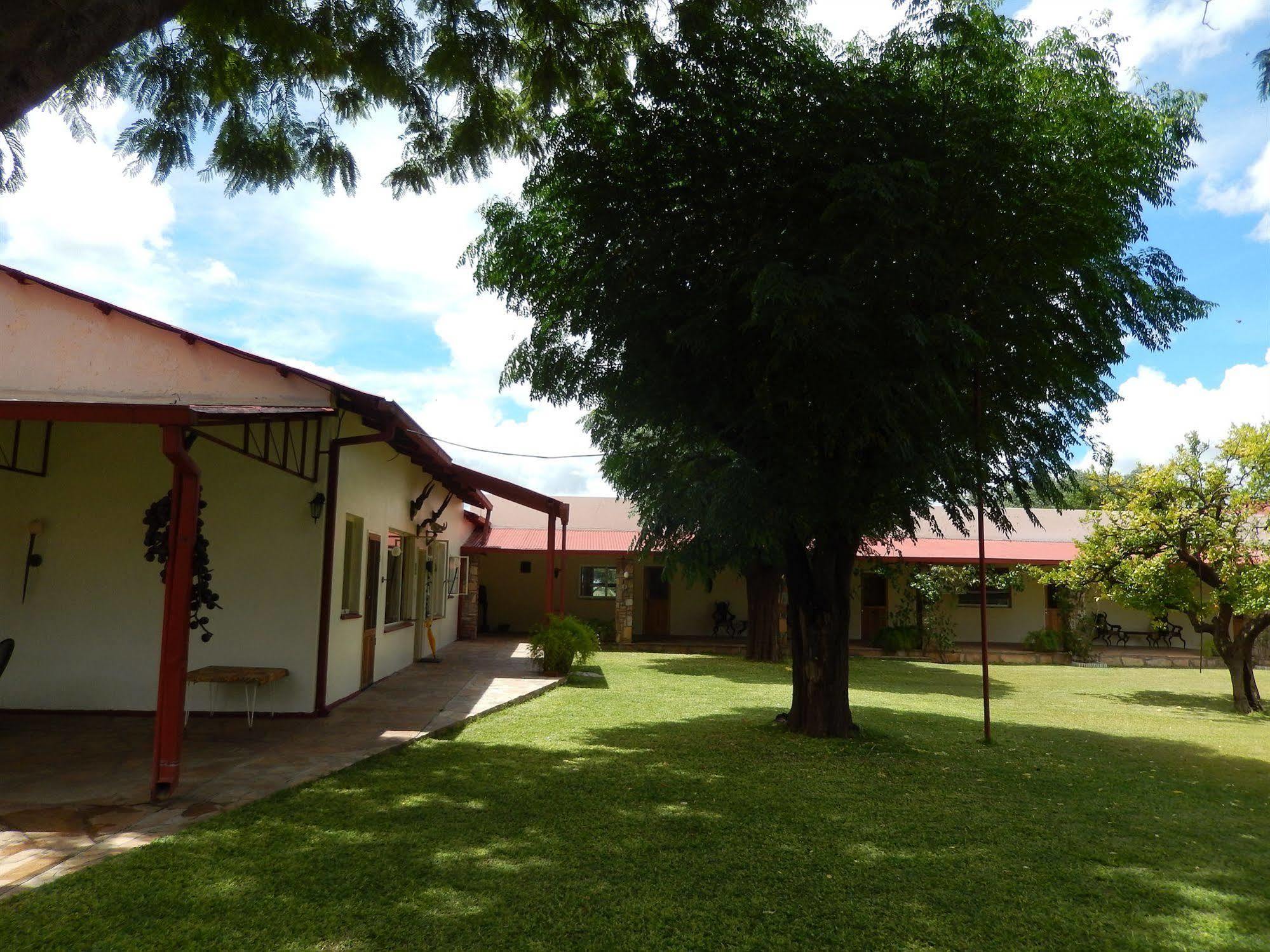 Отель Dornhuegel Guestfarm Grootfontein Экстерьер фото