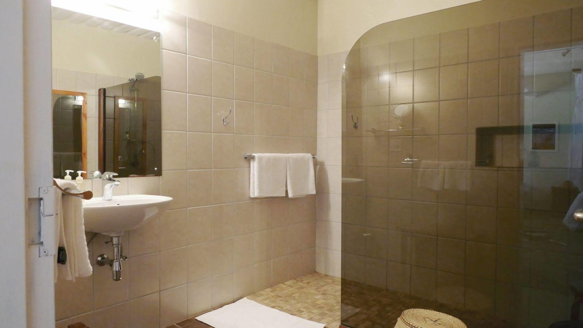 Отель Dornhuegel Guestfarm Grootfontein Экстерьер фото
